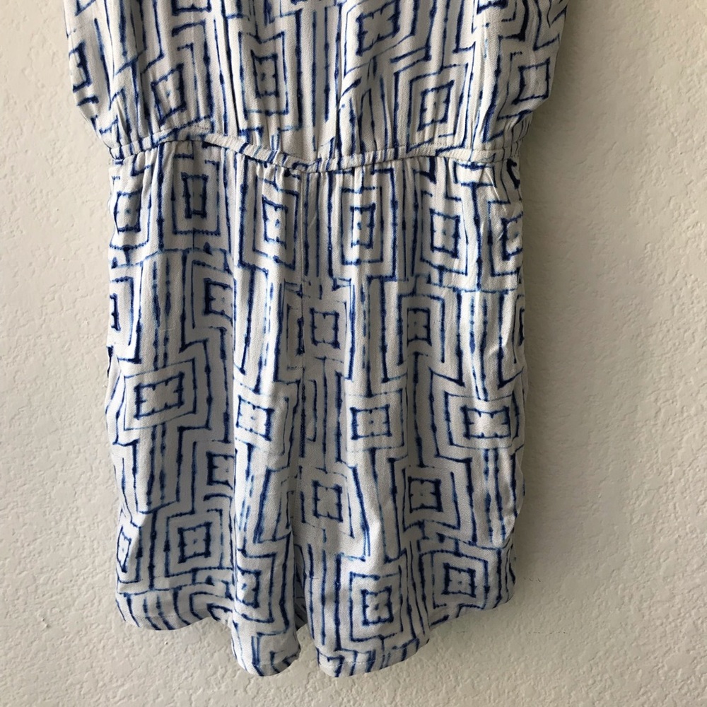 RVCA Lily Romper Blue White Printed NWT Romper L - Picture 6 of 16